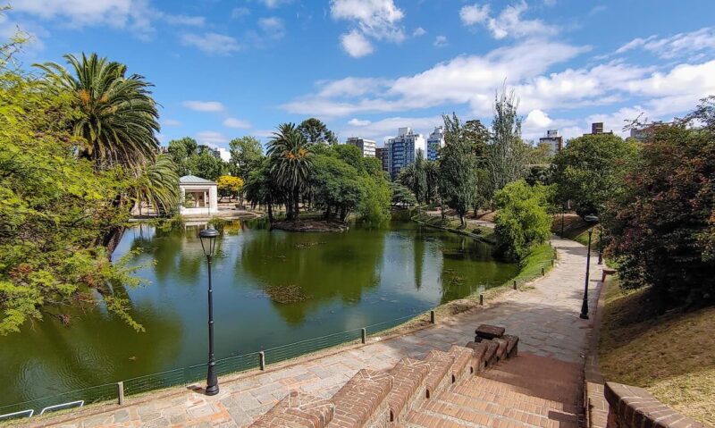 Alojarse en Montevideo cerca de la naturaleza en el barrio Parque Rod&oacute;