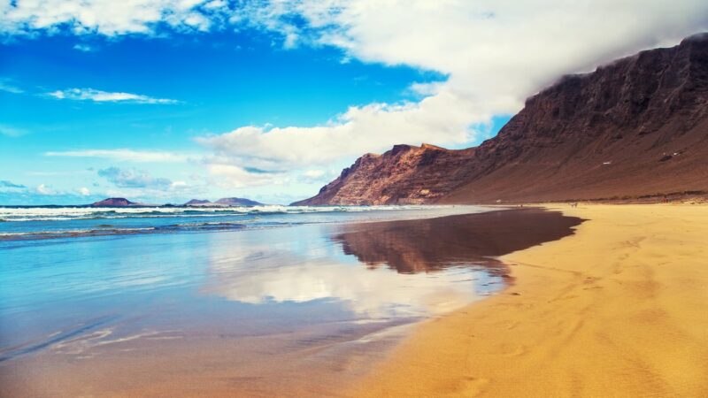 D&oacute;nde dormir en Lanzarote: Playa Famara